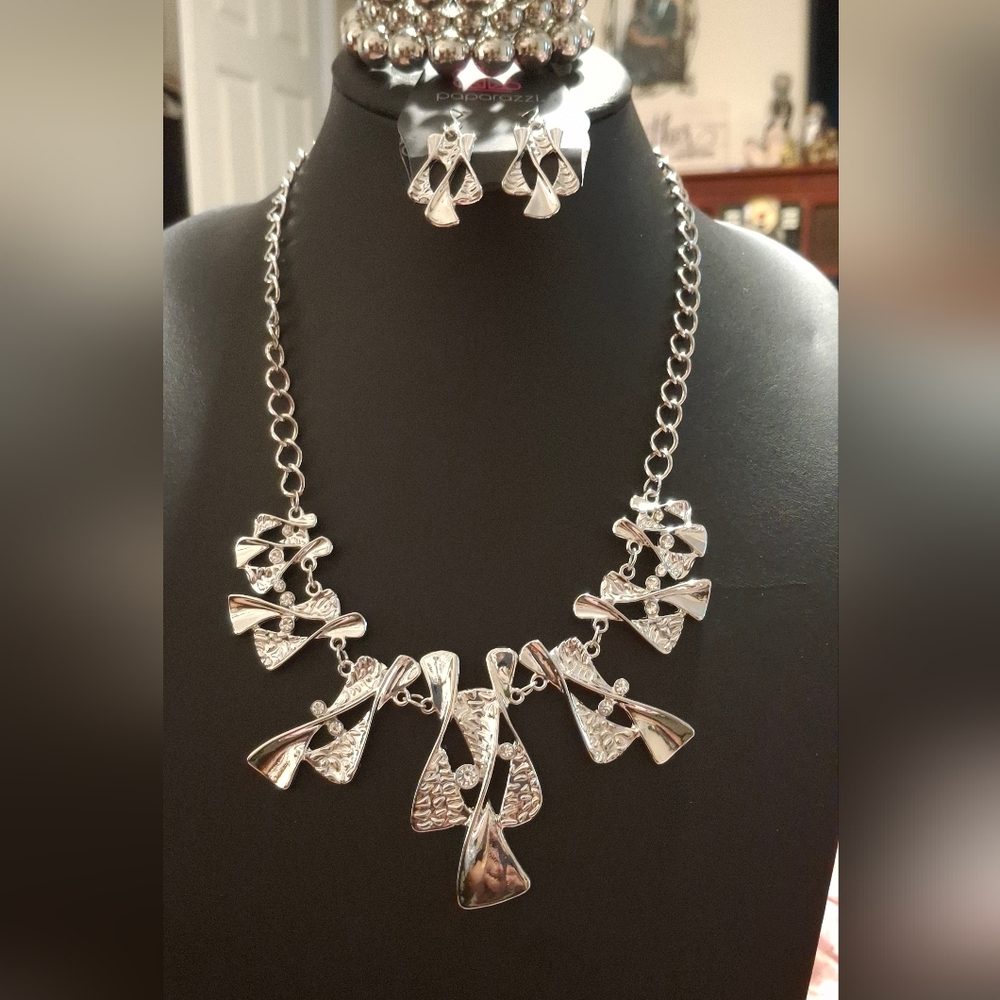 Chic Silver Necklace and Earring Set